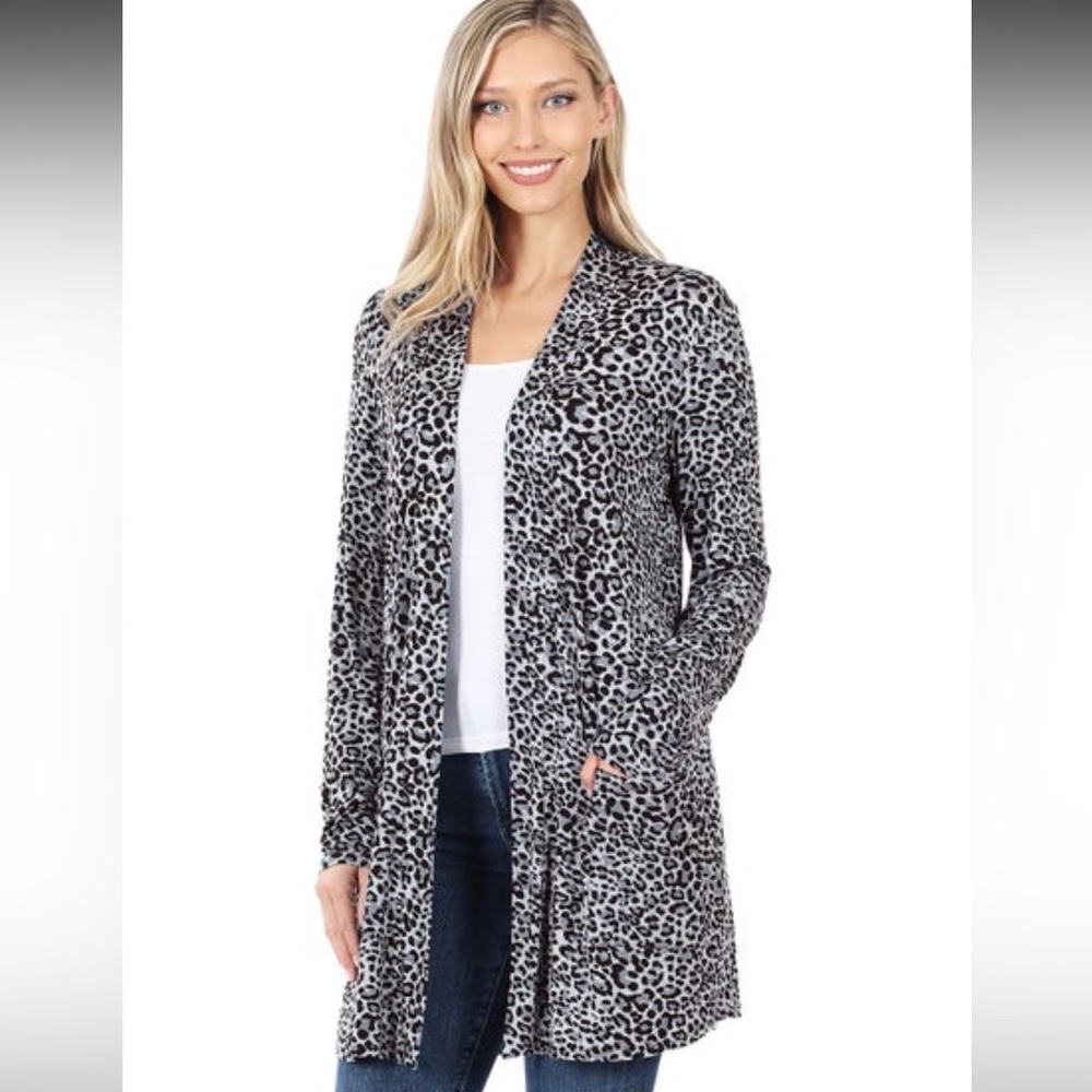 Women’s Mid Leopard Print Cardigan with pockets grey in color, NWT SZ- 1X